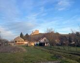 Eladó szerkezetkész ház hatalmas telekkel a Bakonyban