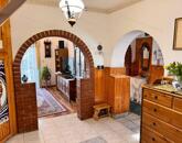 Tágas, nyugodt otthon egy családnak