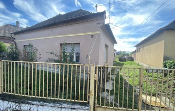 Eladó családi ház