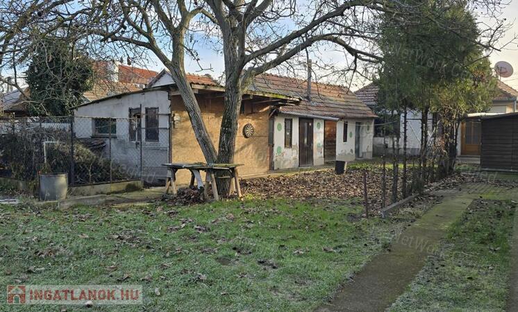 Földszintes családi ház Cegléden, jó környéken!