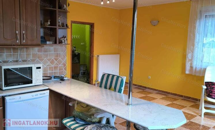 Eladó teljesen felújított családi ház Tiszaföldváron