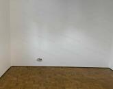 Szolnokon a Várkonyi téren 1 emeleti 2 szobás lakás eladó!