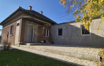Eladó családi ház