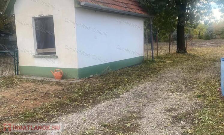 Szolnokon a Békás utcában ingatlan eladó!