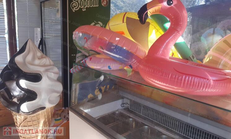 Jászszentandrás strandon teljes berendezéssel eladó kávézó/fagylaltozó