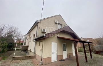 Eladó családi ház