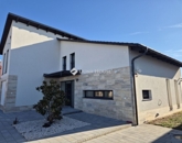 Eladó családi ház Vecsés 245 000 000 Ft