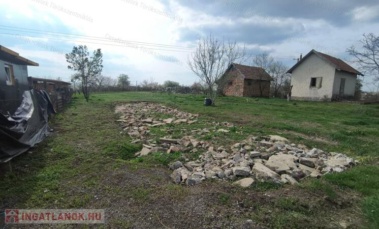 Eladó zártkert Törökszentmiklóson az Alvégen!