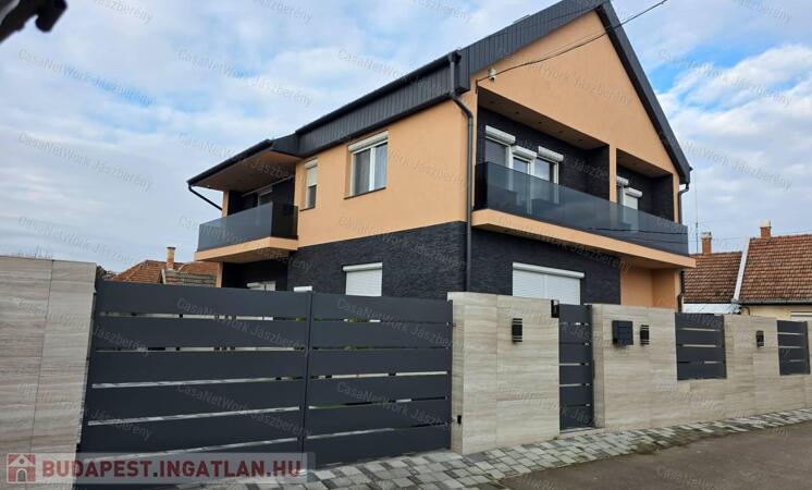 Jászberény frekventált részén 280 nm-es, emeletes családi ház eladó                                 