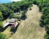 Nagyméretű épülettel, erdőszéli GAZDASÁGI ÉPÜLET KÁPTALANTÓTIBAN