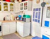 Részpanorámás, kőből épült nyaraló-nagy telekkel