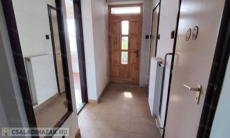 Eladó 4 szobás családi ház Tiszavárkonyban                                 