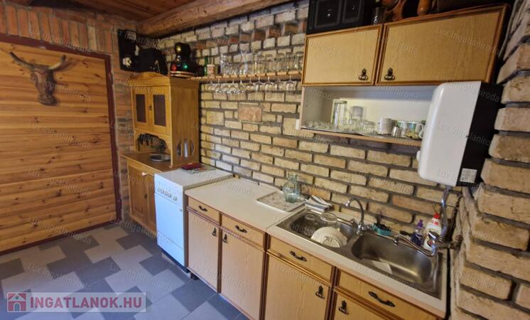 Eladó pince/présház Csolnokon!