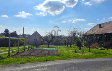 Eladó telek/földterület