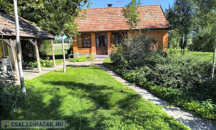 Abony Belsőerdő dűlőn, jó állapotú tanya eladó.                                 