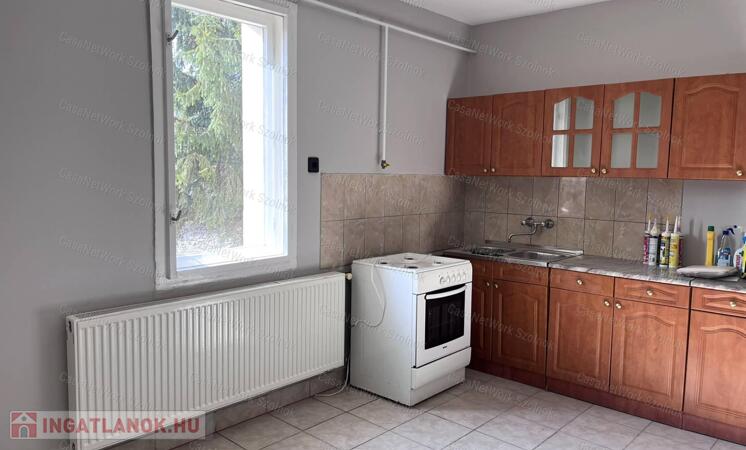 Kiadó földszinti lakás Szandaszőlős központjában
