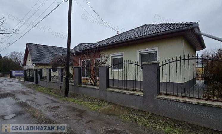 Eladó családi ház Abonyban!                                 