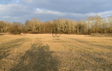 Eladó telek/földterület