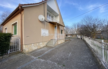 Eladó családi ház