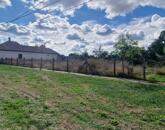 Eladó belterületi építési telek Törtelen, főút mellett – 571 m²