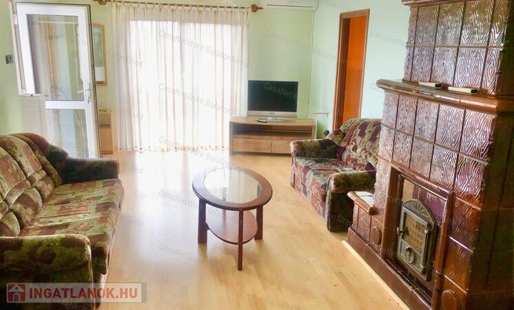 Balatonalmádiban téglaépítésű lakás ELADÓ