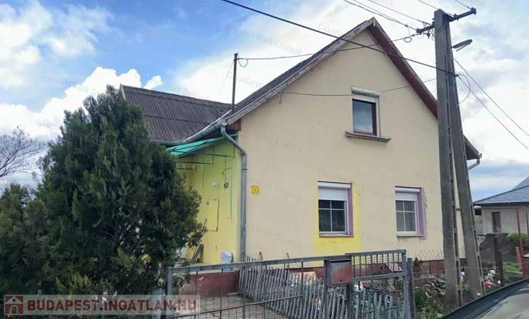Tiszaföldváron eladó kertes családi ház                                 