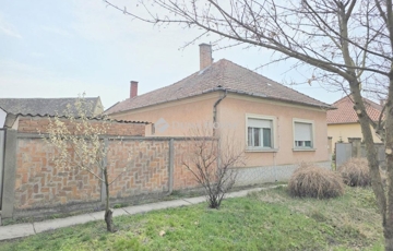 Eladó családi ház
