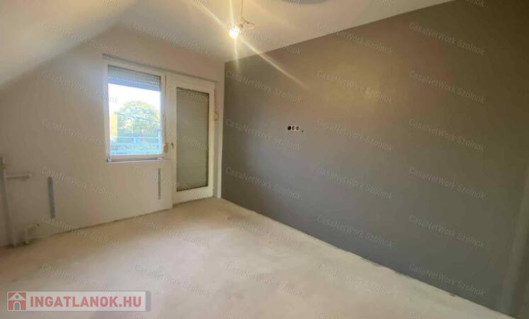 Újszászon 5 szobás ház eladó!