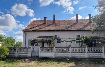 Eladó családi ház