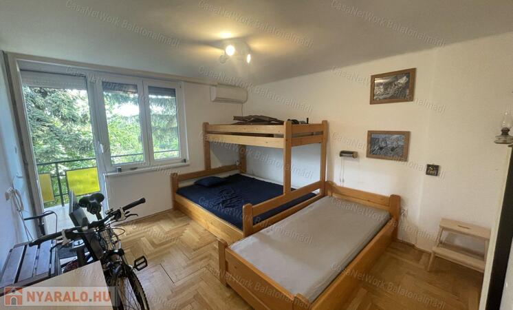 Strandközeli üdülő apartman eladó Alsóörsön                                 