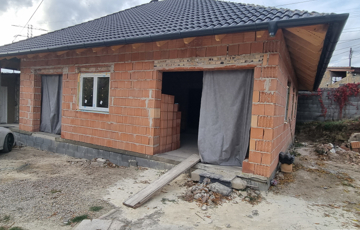 Eladó családi ház