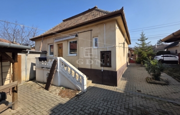 Eladó családi ház