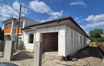 Eladó családi ház
