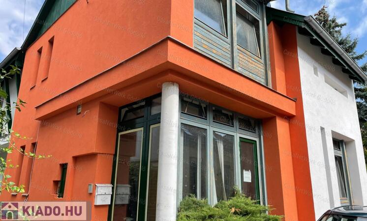 Belvárosban, utcafrontos,  igényes üzlethelyiség                                 