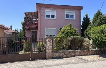 Eladó családi ház