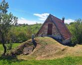 BALATON-FELVIDÉKI HÁZ BALATONI PANORÁMÁVAL, FELSŐÖRSÖN A TERMÉSZET OLDALÁN