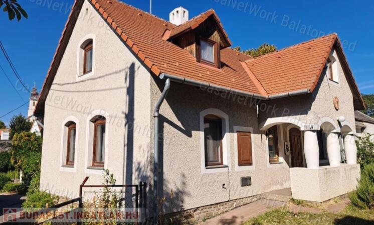 Kiváló lokációban - eladó CSALÁDI HÁZ TIHANYBAN                                 