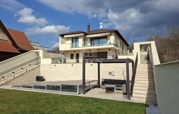 Eladó családi ház