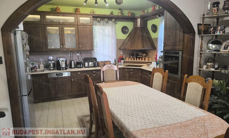 Törökszentmiklóson a felvégen 145 m2 családi ház eladó!                                 