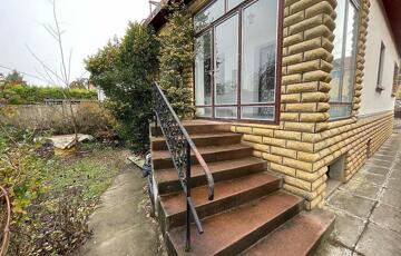 Eladó családi ház