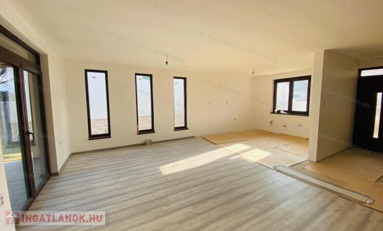 Komárom-Szőnyben 2016-ban épült, befejezésre váró családi ház eladó!