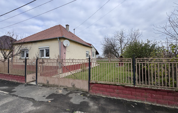Eladó családi ház