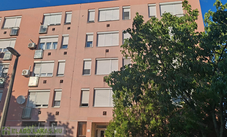 Szolnokon a Tallinn városrész Bimbó utcájában 1+félszobás lakás eladó!                                 