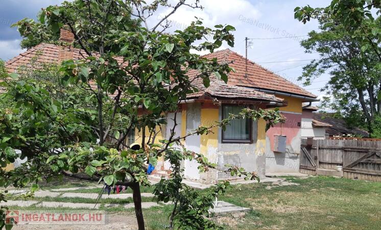 Tiszaföldváron eladó kertes családi ház!