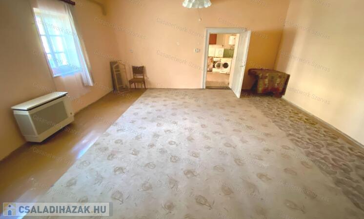 Szarvas szívében számos lehetőséget magában rejtő családi ház eladó                                 