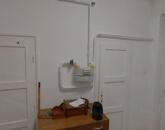 Eladó felújított, bútorozott garzonlakás Herend nyugodt részén