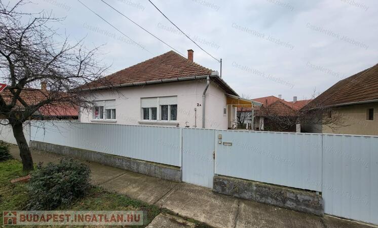 Eladó 3 szobás családi ház Jászberényben                                 