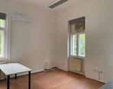 Szolnokon a József A. úton 36 m2-es  irodahelyiség kiaó