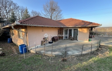 Eladó családi ház