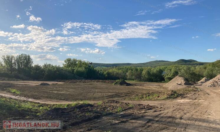 M1 autópályához közel Tatabányán IPARI TELEK eladó!